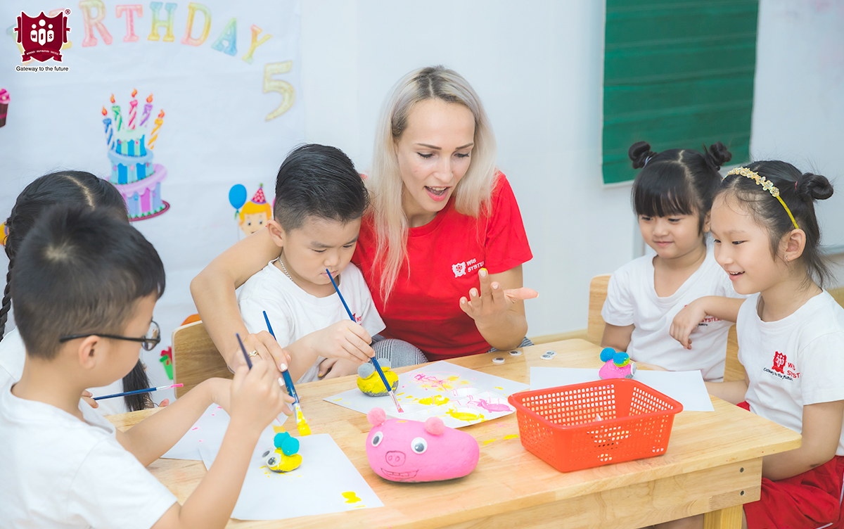 6 giai đoạn phát triển của trẻ em mầm non theo Montessori